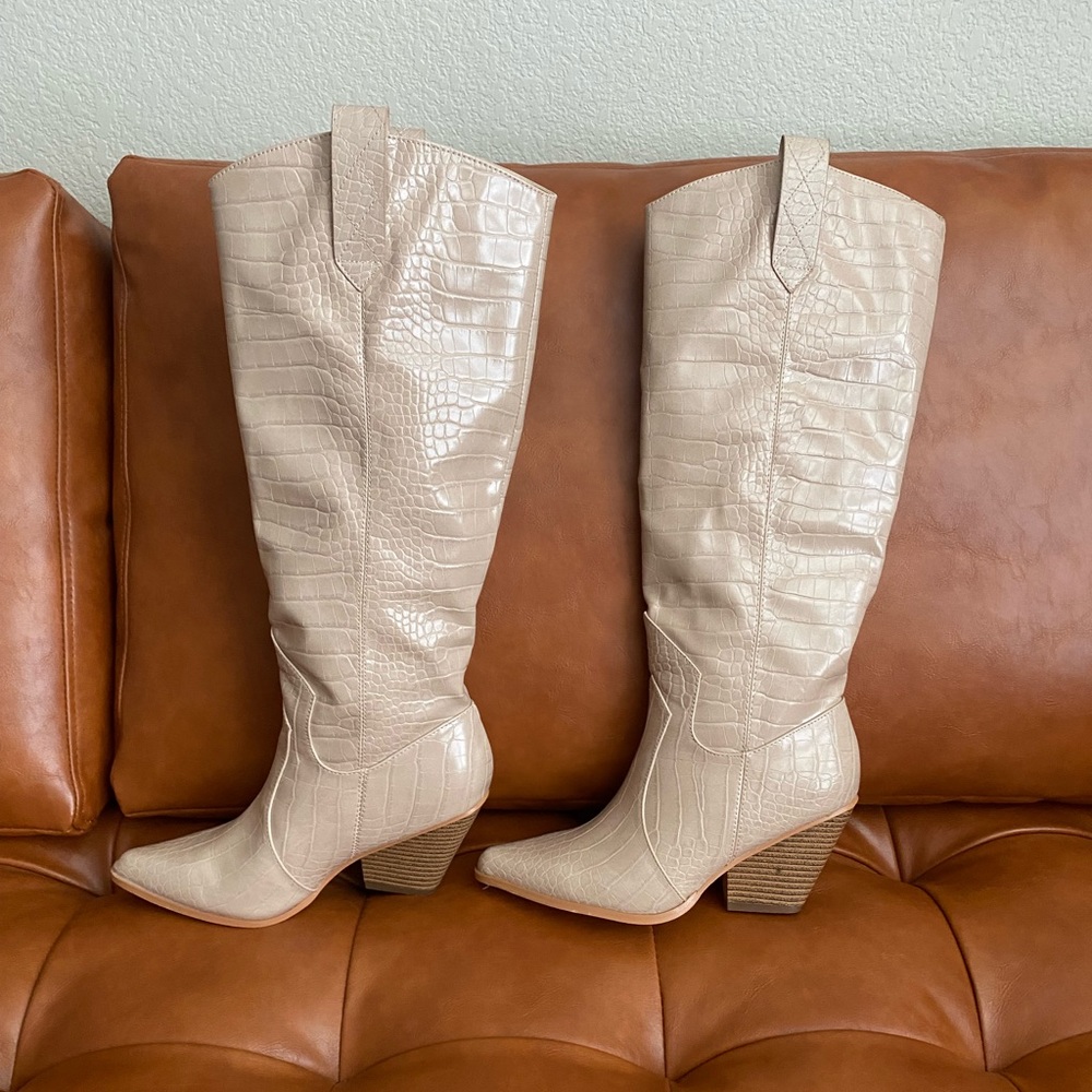 Snakeskin style cream cowboy boots